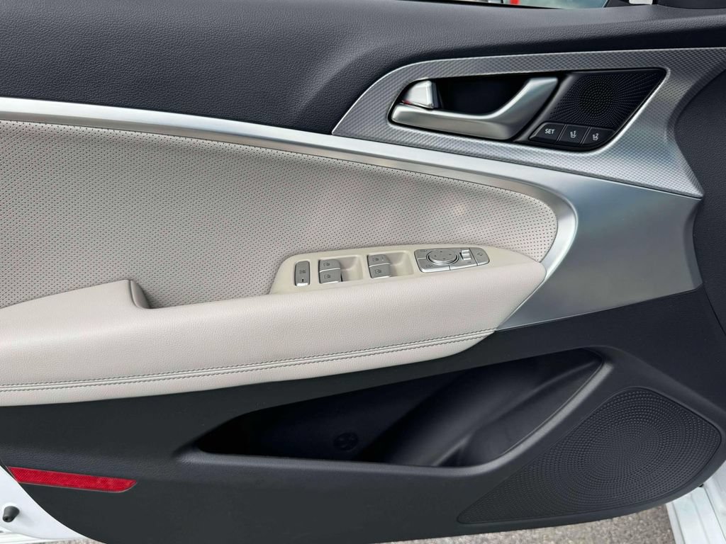 Certified 2023 Genesis G70 3.3T AWD/4WD image 16