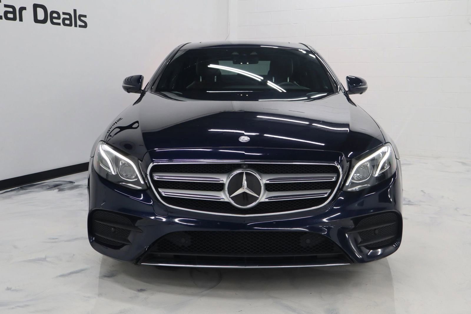 Used 2017 Mercedes-Benz E 300 4MATIC image 3