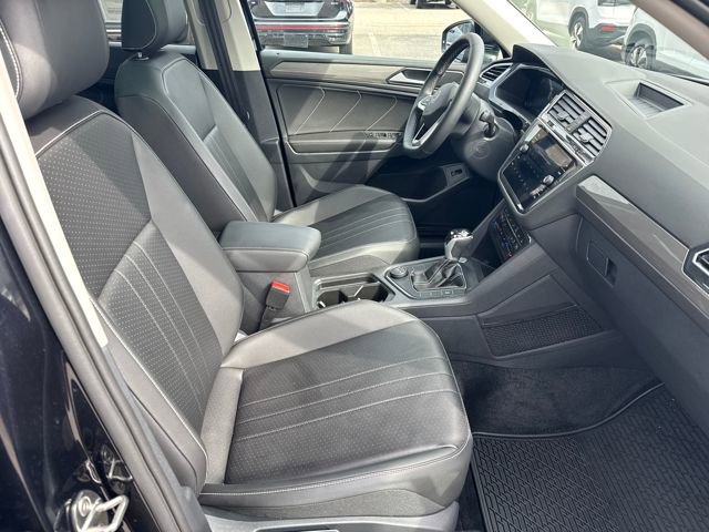 Certified 2024 Volkswagen Tiguan SE w/ Panoramic Sunroof Package image 33