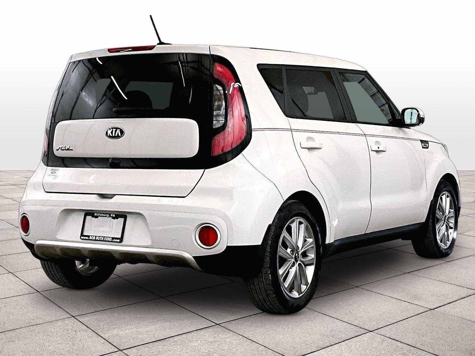 Used 2018 Kia Soul + w/ + Primo LIT Package FWD image 11