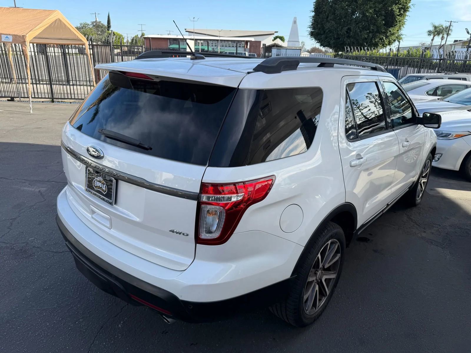Used 2015 Ford Explorer XLT w/ Equipment Group 202A AWD/4WD image 28