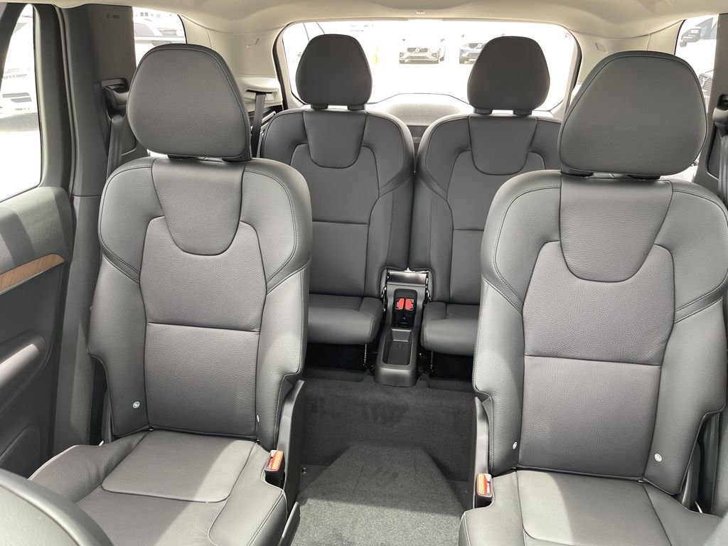 Used 2025 Volvo XC90 B6 Plus image 8