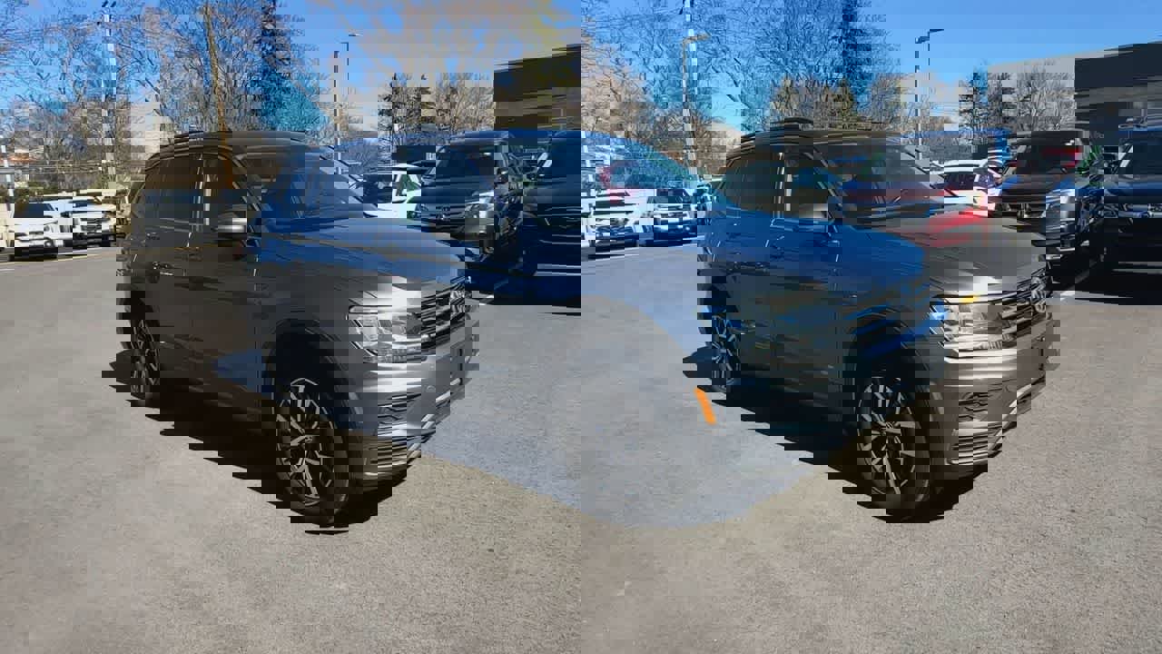 Used 2019 Volkswagen Tiguan SE w/ Panoramic Sunroof Package image 2