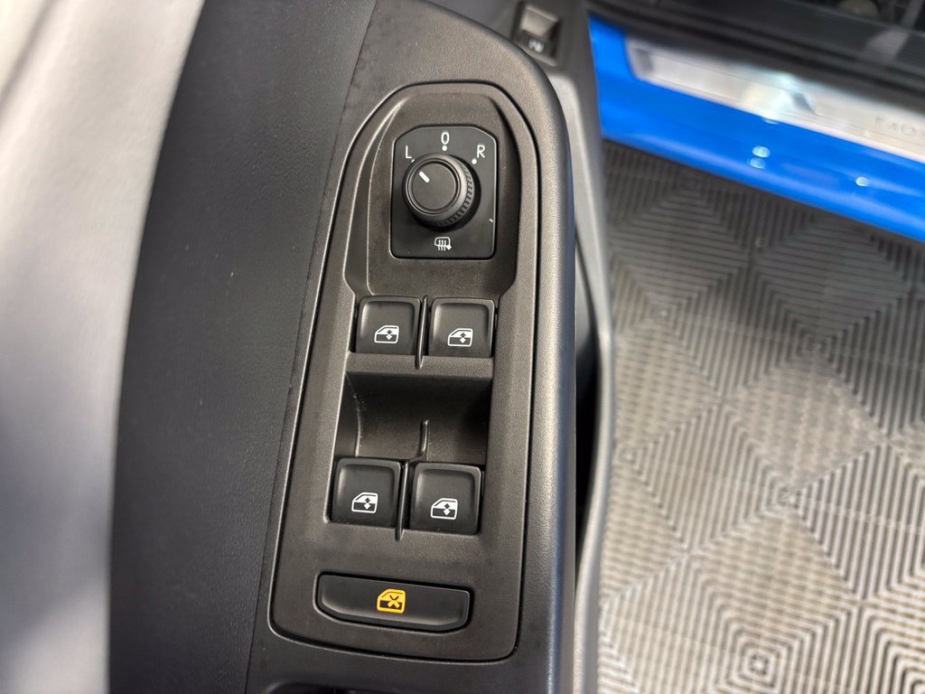 Used 2024 Volkswagen Taos SE w/ Panoramic Sunroof Package AWD/4WD image 27