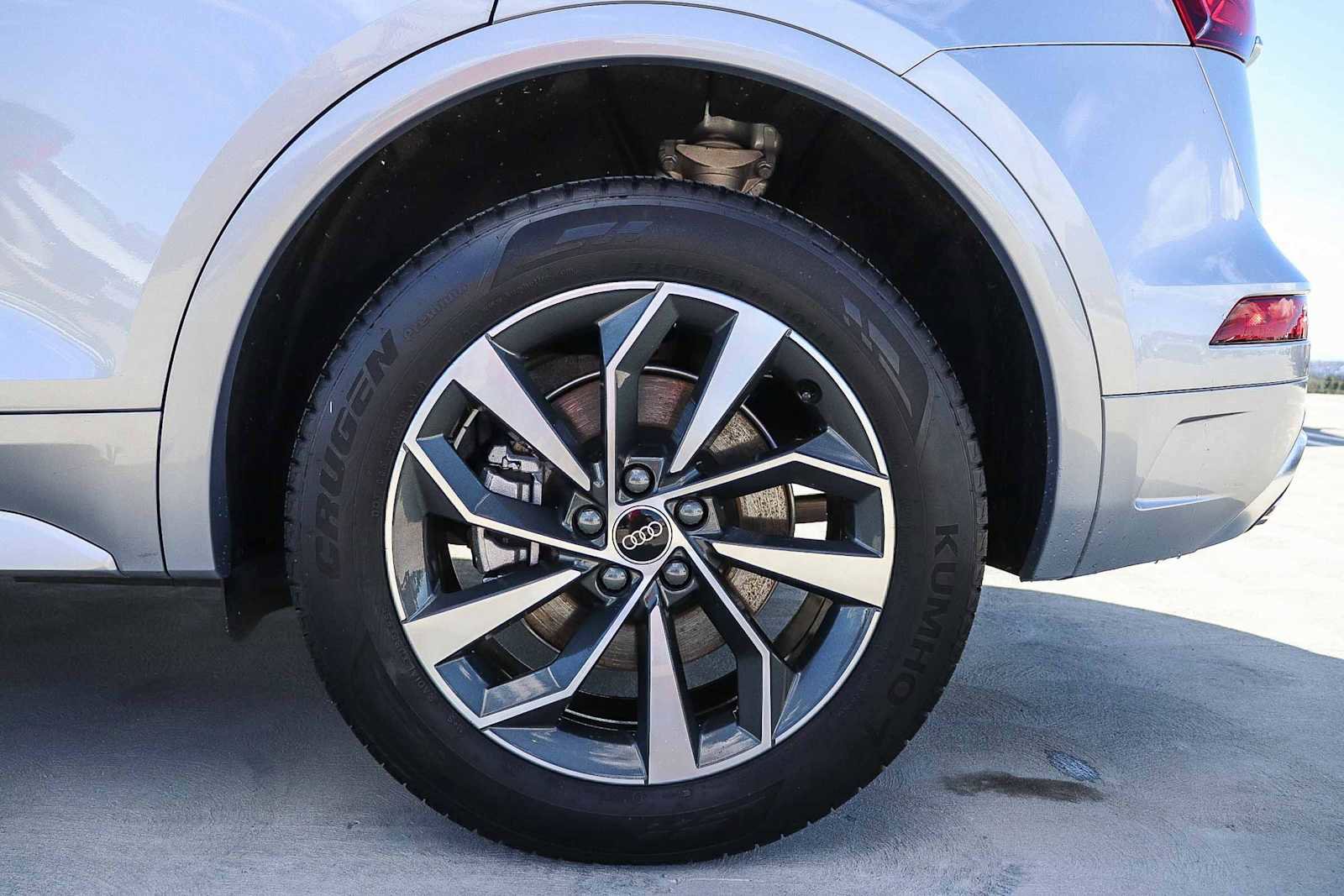 Used 2023 Audi Q5 2.0T Premium w/ Convenience Package image 13