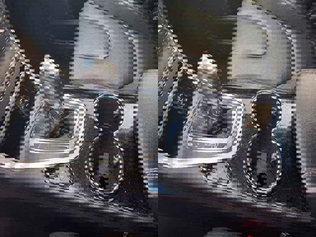 Used 2018 Ford Edge Titanium w/ Ford Safe & Smart Package image 26