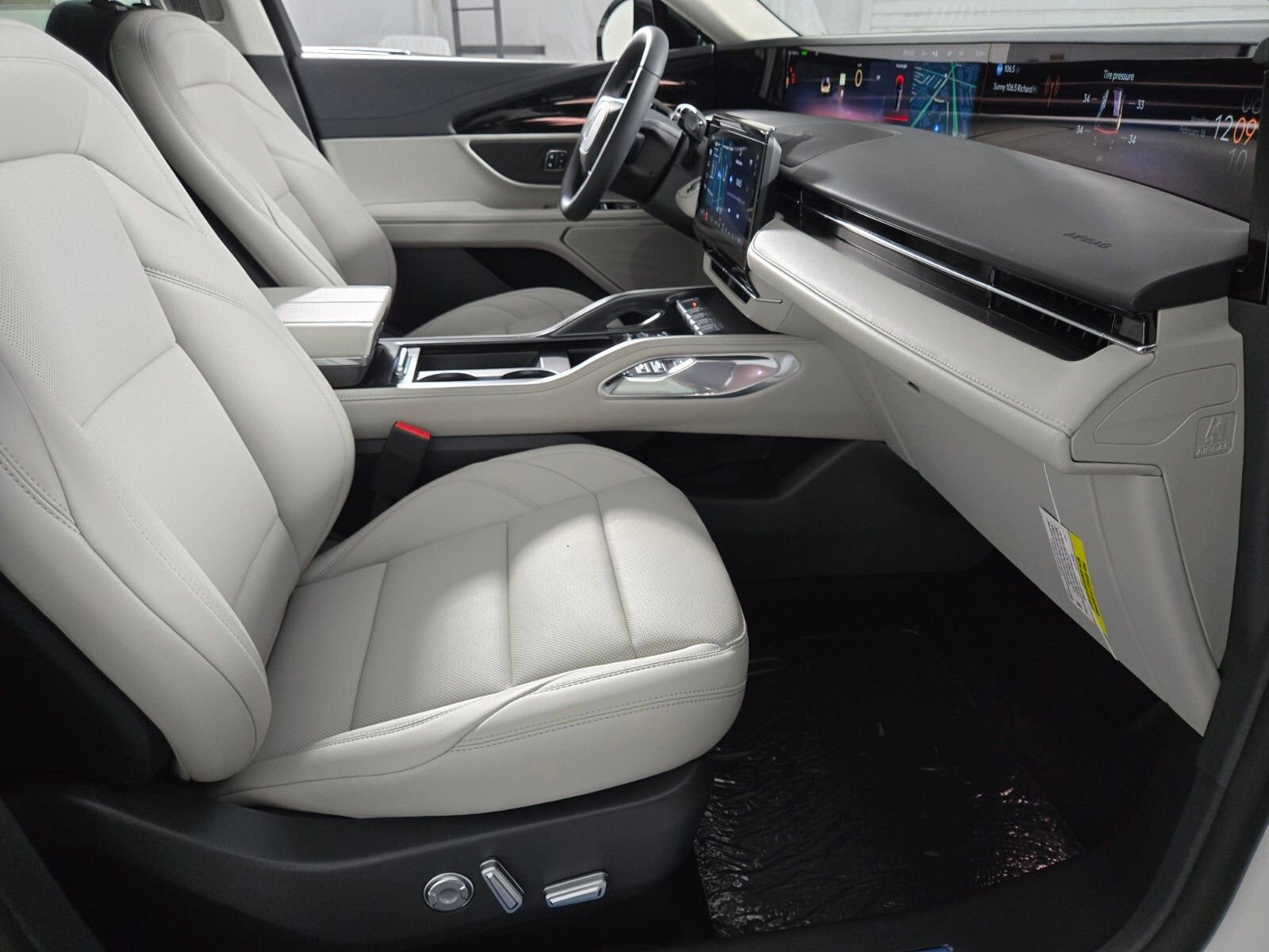 New 2026 Lincoln Nautilus Premier w/ Jet Appearance Package AWD/4WD image 19