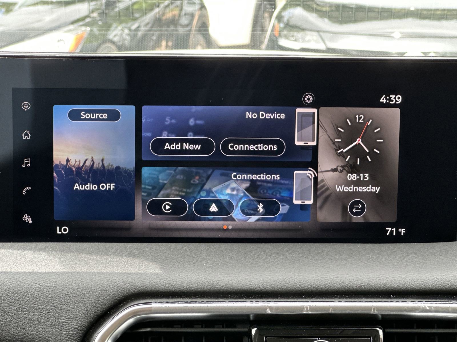 New 2025 Nissan Armada SV image 3