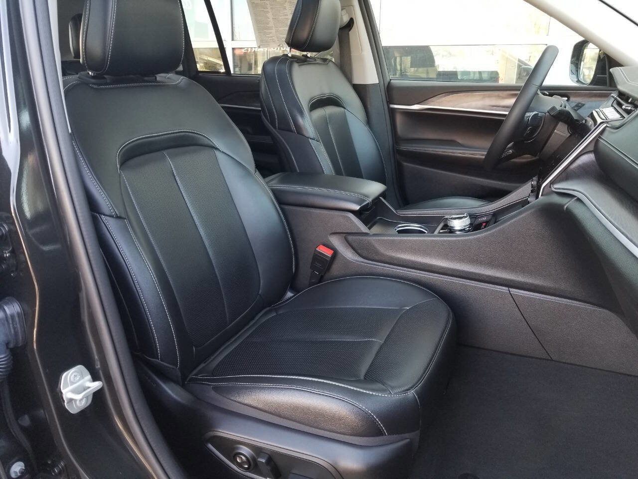 Certified 2024 Jeep Grand Cherokee Limited w/ Luxury Tech Group II image 13