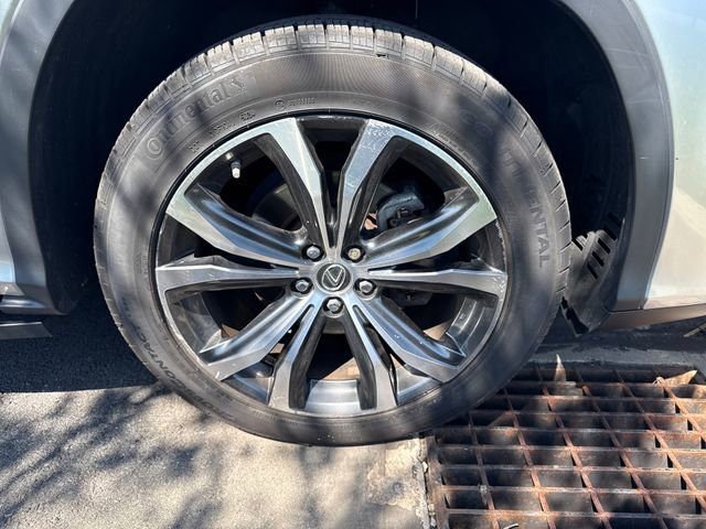 Used 2022 Lexus RX 350L Premium w/ Premium Package image 11