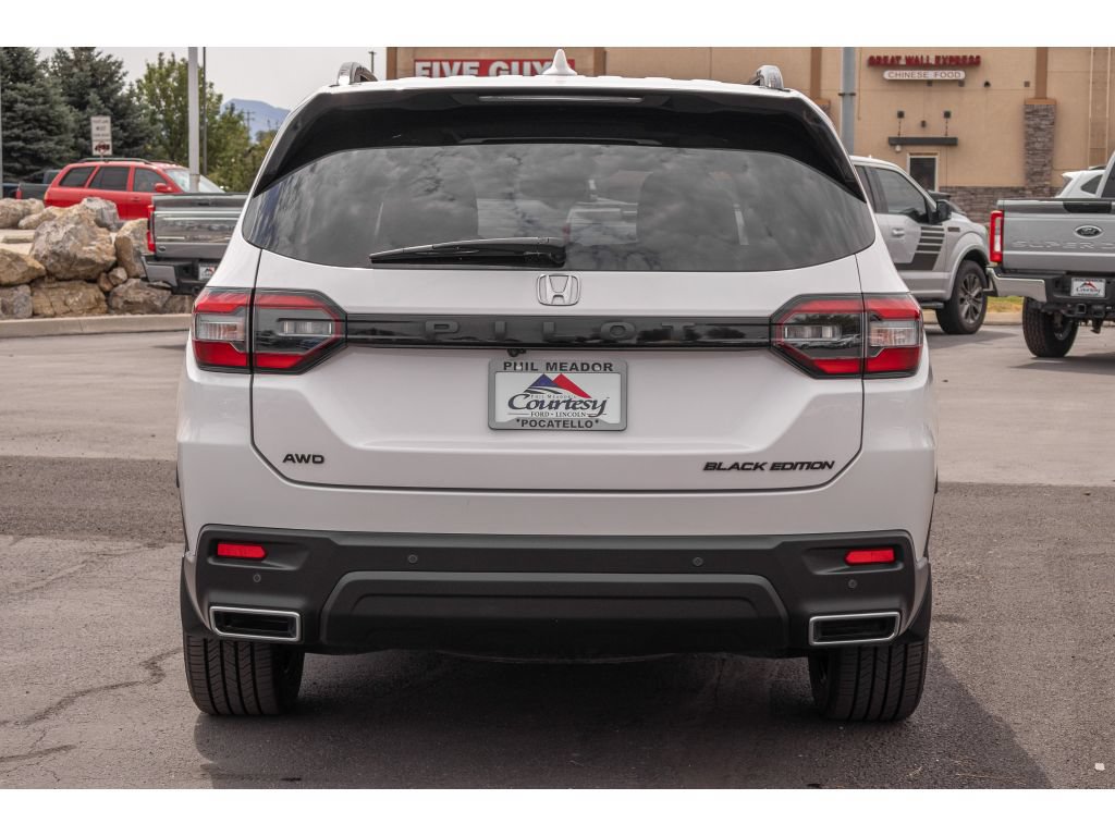 Used 2025 Honda Pilot Black Edition image 4