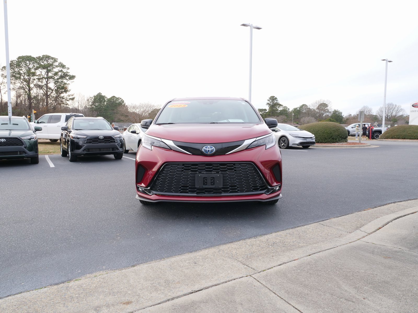 Used 2023 Toyota Sienna XSE image 9