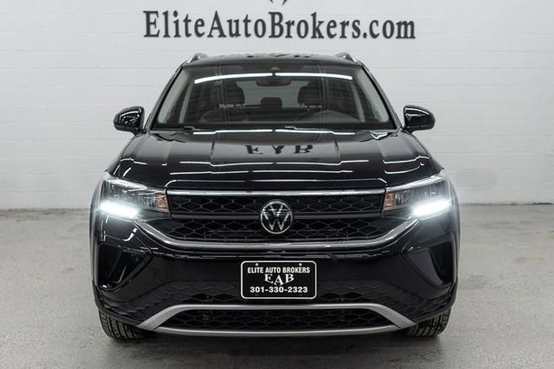 Used 2023 Volkswagen Taos SE image 3