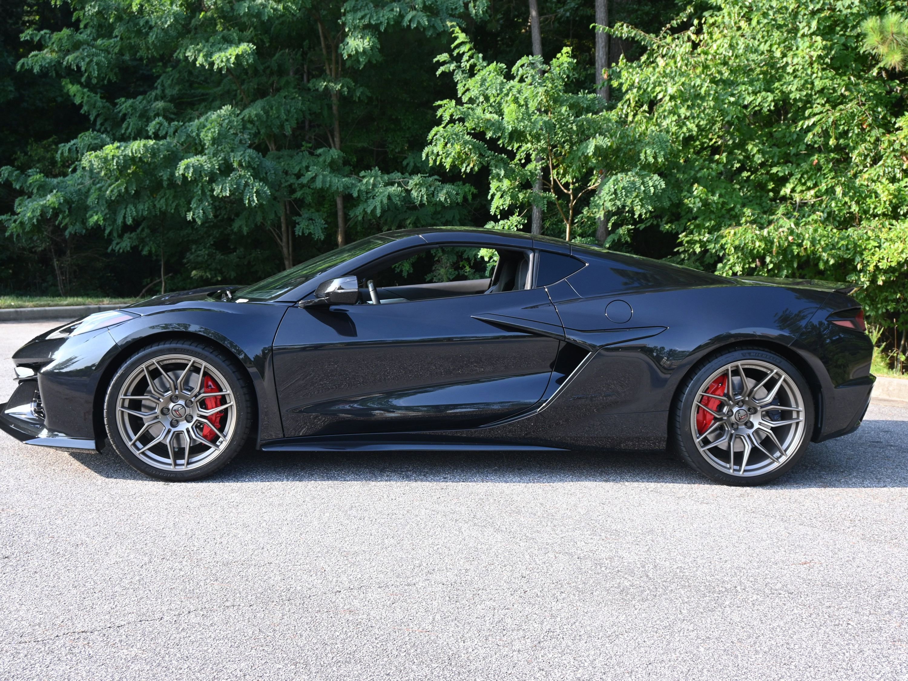 Used 2024 Chevrolet Corvette Z06 image 3
