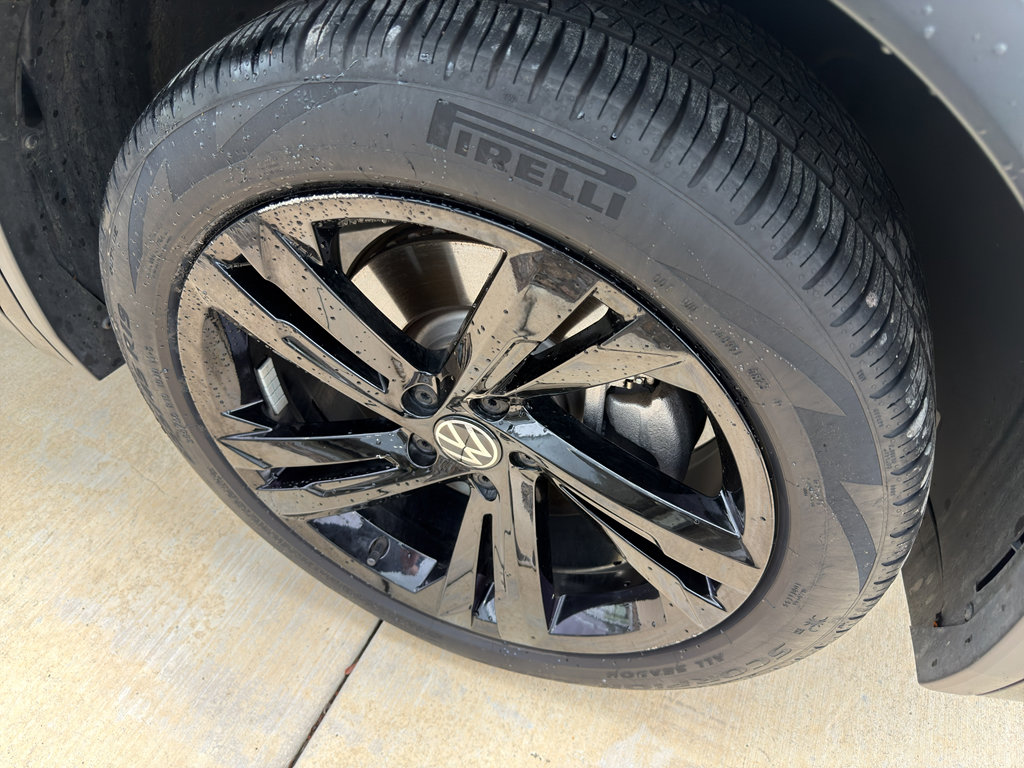 Used 2023 Volkswagen Tiguan SE R-Line image 12