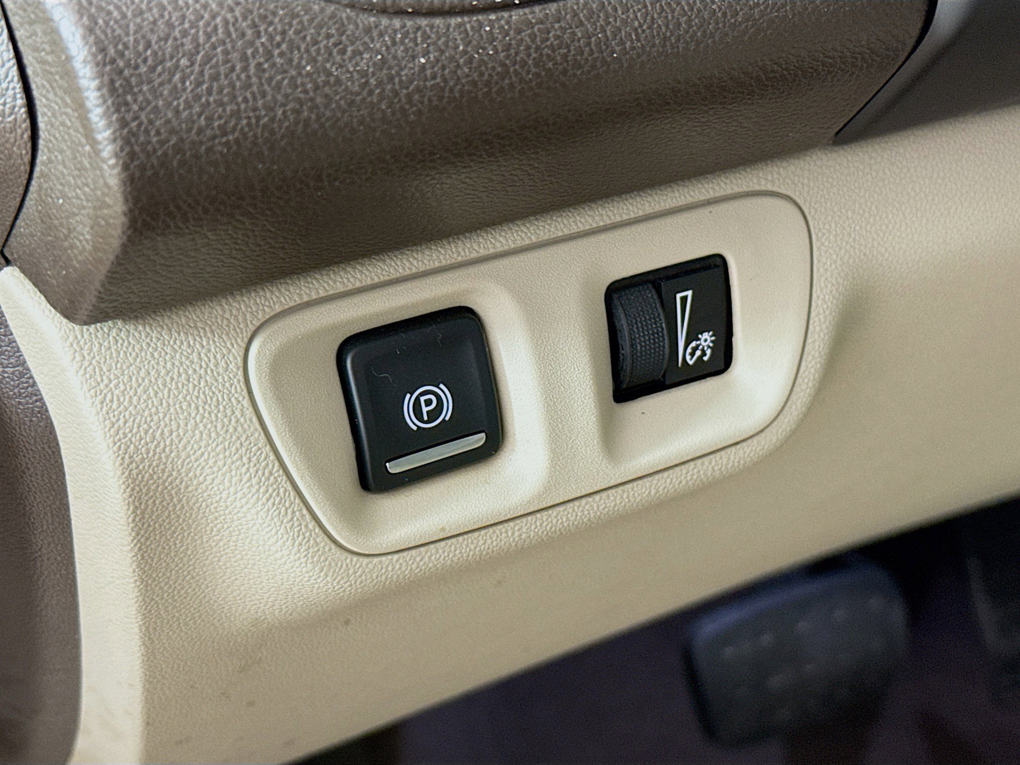 Used 2018 GMC Acadia Denali w/ Technology Package image 9