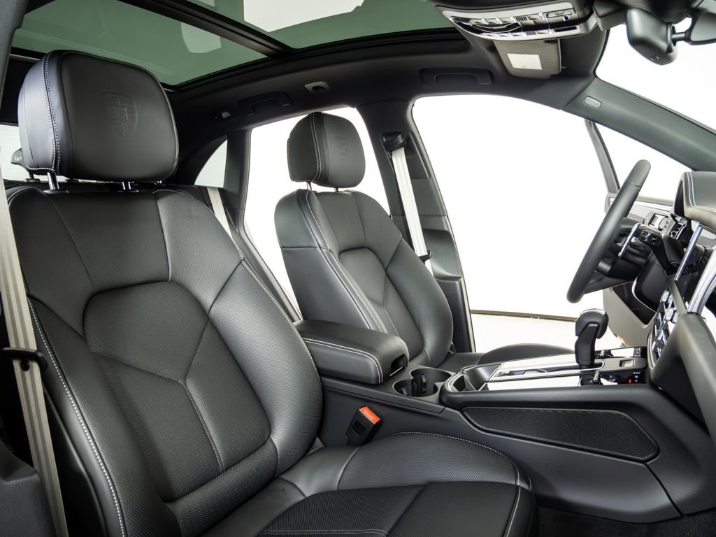 New 2026 Porsche Macan S image 24