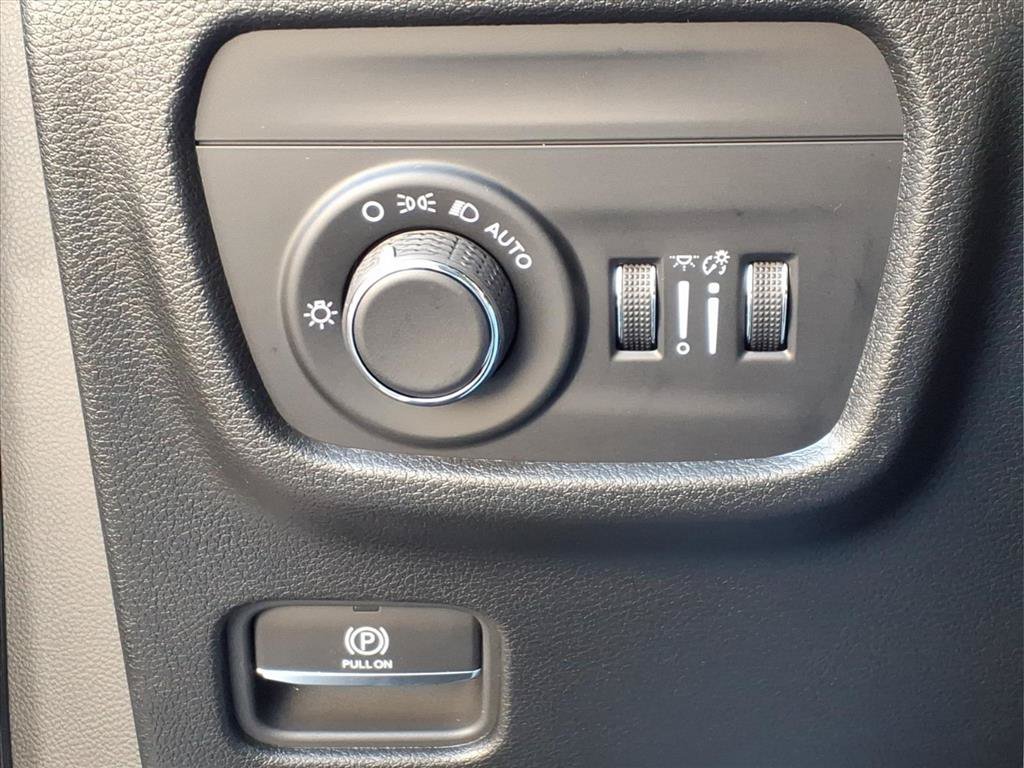 New 2025 Jeep Grand Cherokee Laredo X w/ Luxury Tech Group I RWD image 19