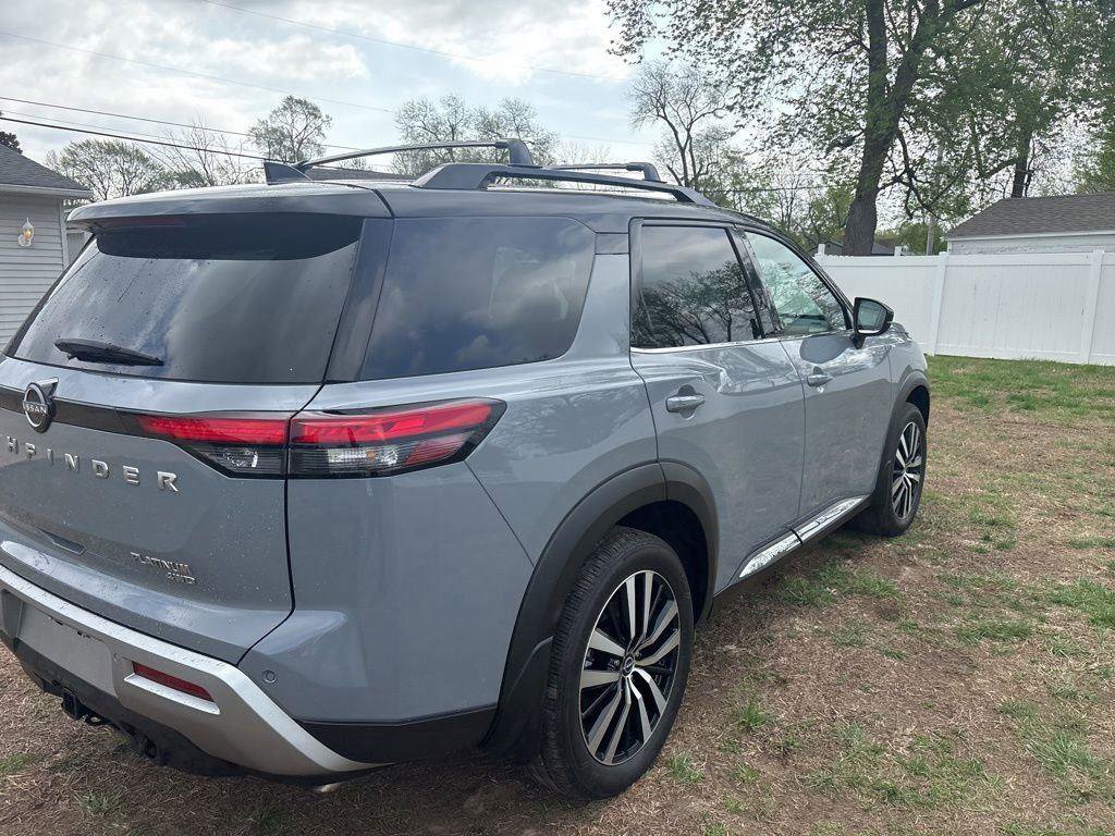 Used 2025 Nissan Pathfinder Platinum image 6