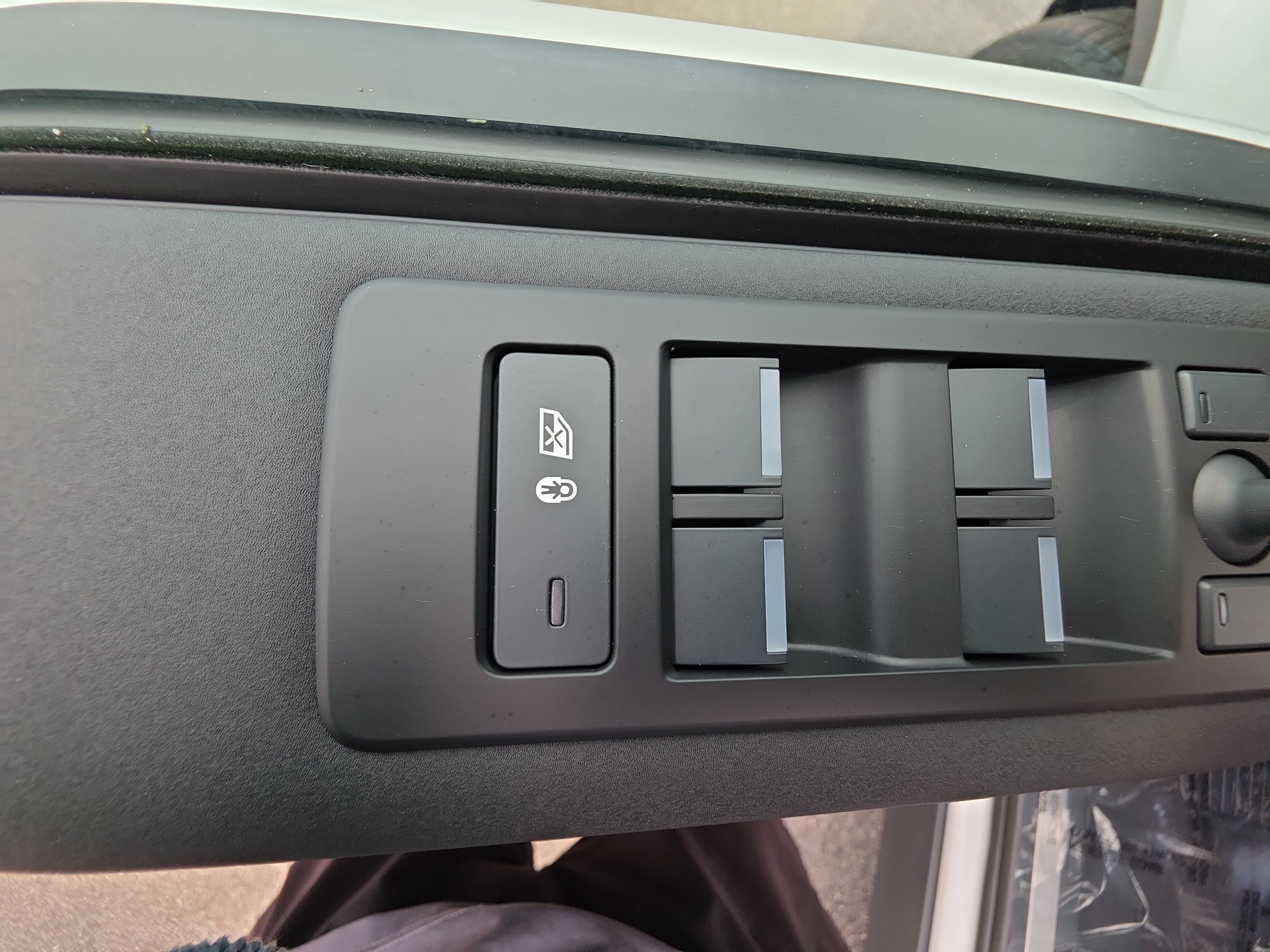 Certified 2025 Land Rover Discovery S AWD/4WD image 27