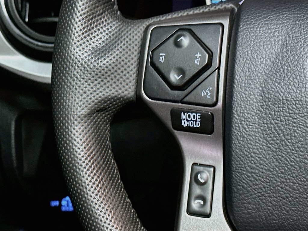 Used 2020 Toyota Tacoma SR5 AWD/4WD image 28