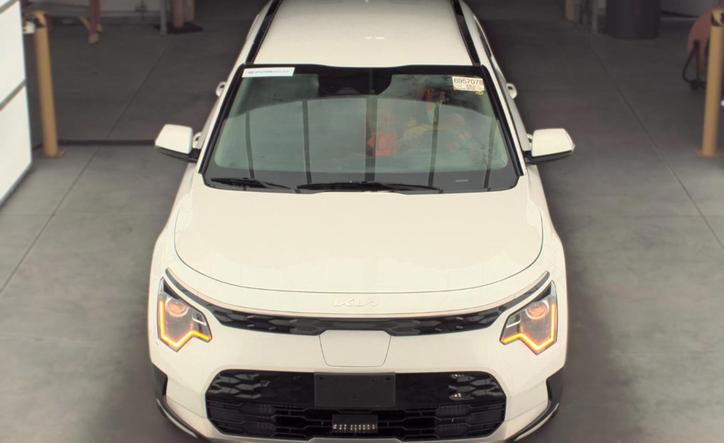 Used 2023 Kia Niro Wind w/ Wind Preserve Package FWD image 3