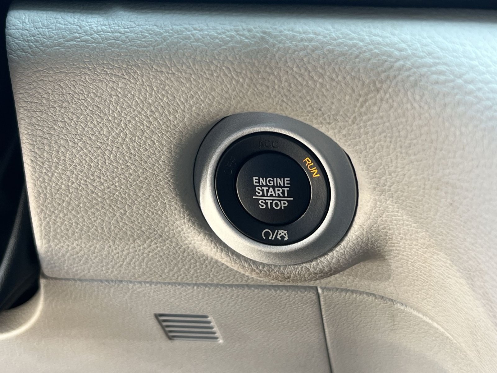 Used 2023 Chrysler Pacifica Touring-L FWD image 35