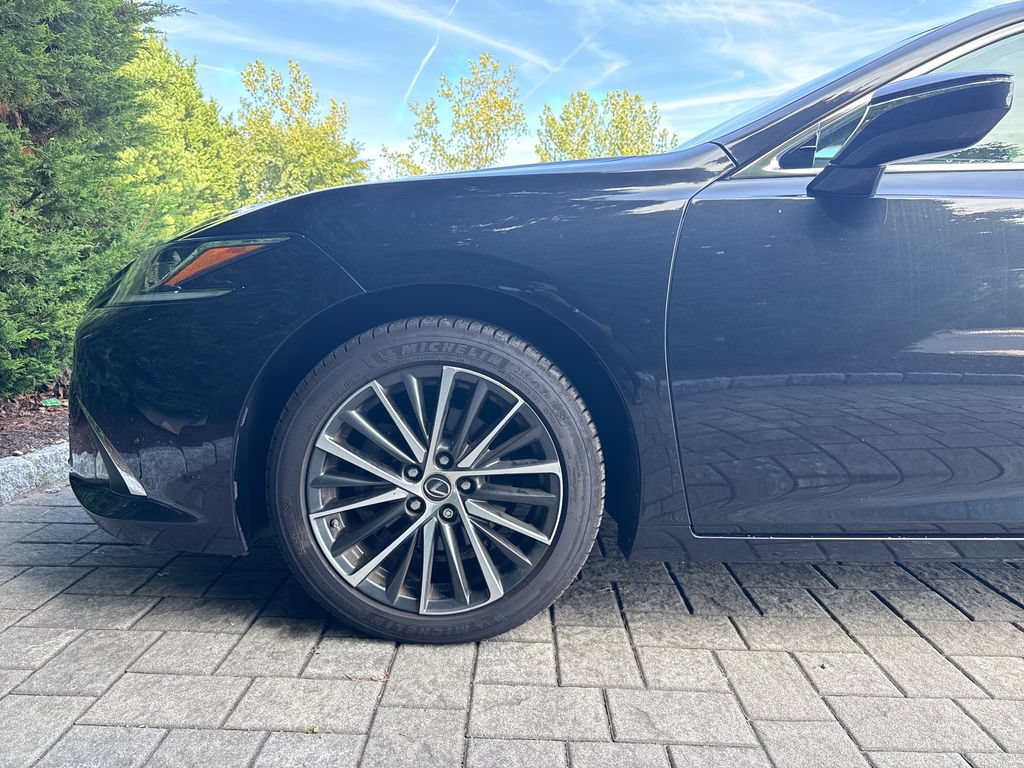 Used 2023 Lexus ES 300h w/ Premium Package FWD image 9