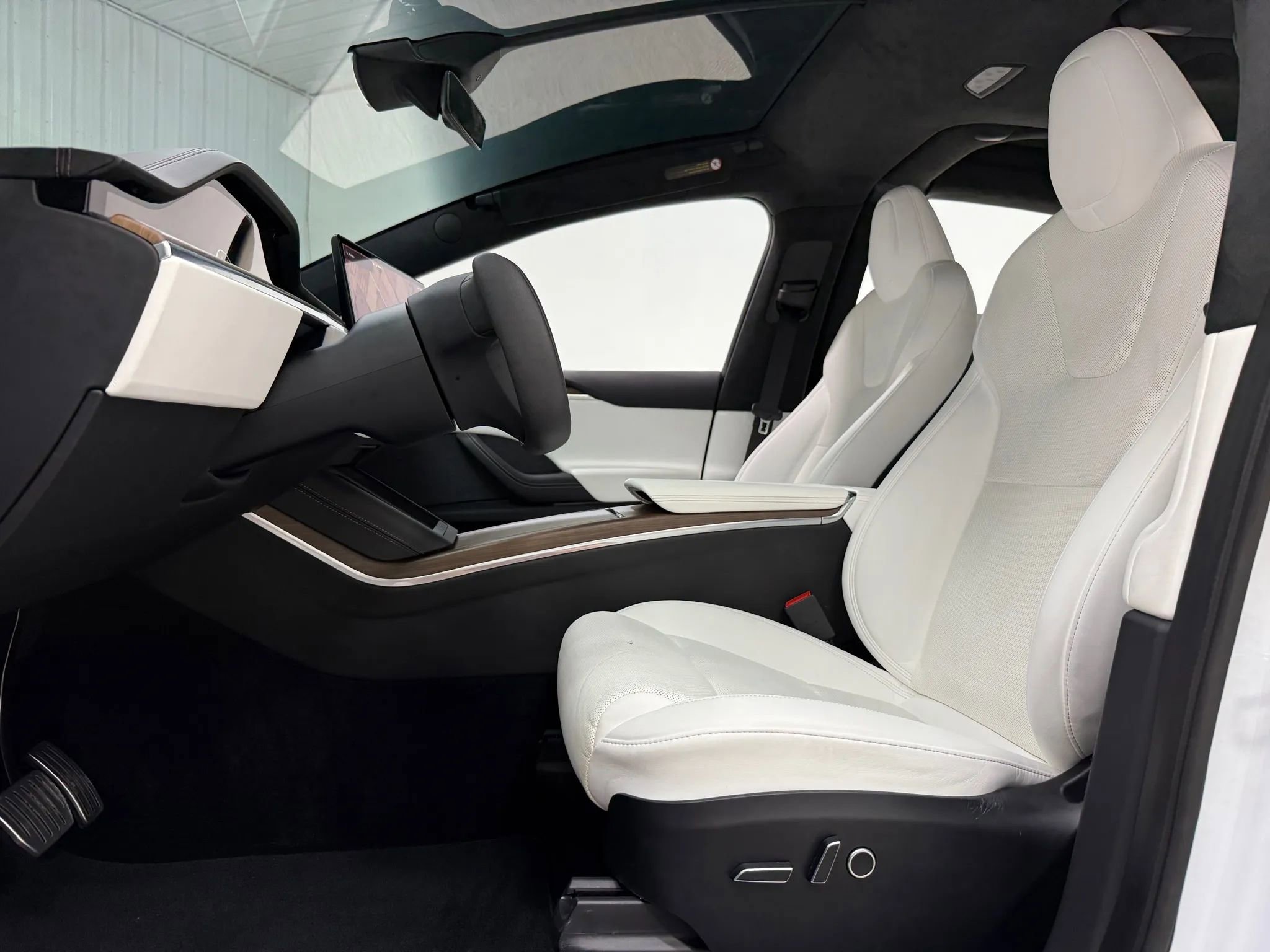 Used 2023 Tesla Model X image 15