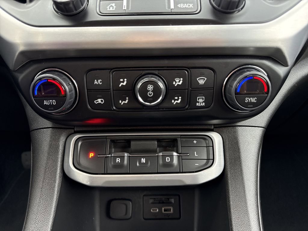 Used 2023 GMC Acadia SLT image 29