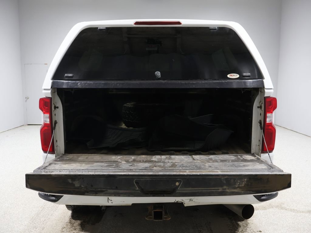 Used 2022 Chevrolet Silverado 3500 High Country w/ Safety Package II image 4