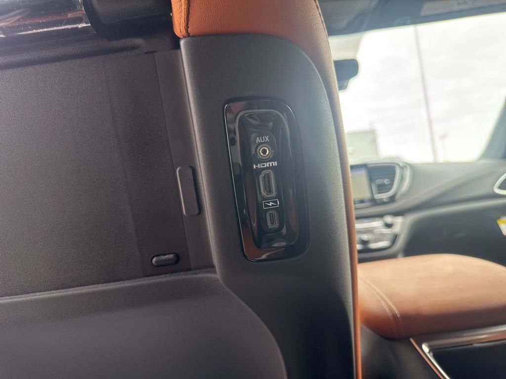 New 2026 Chrysler Pacifica Pinnacle image 32