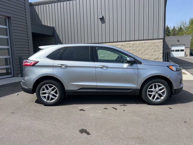 Used 2024 Ford Edge SEL w/ Convenience Package AWD/4WD image 4