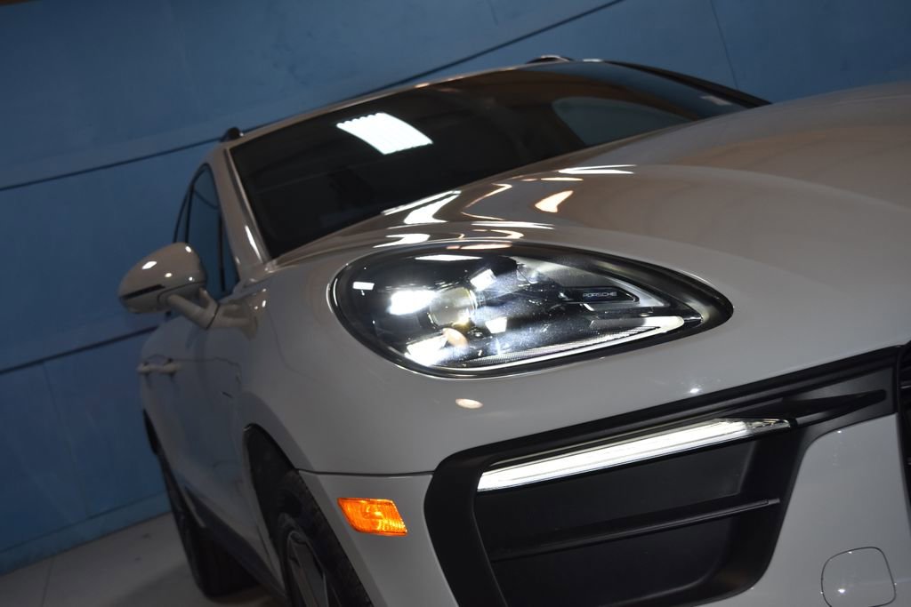 Certified 2025 Porsche Macan image 27