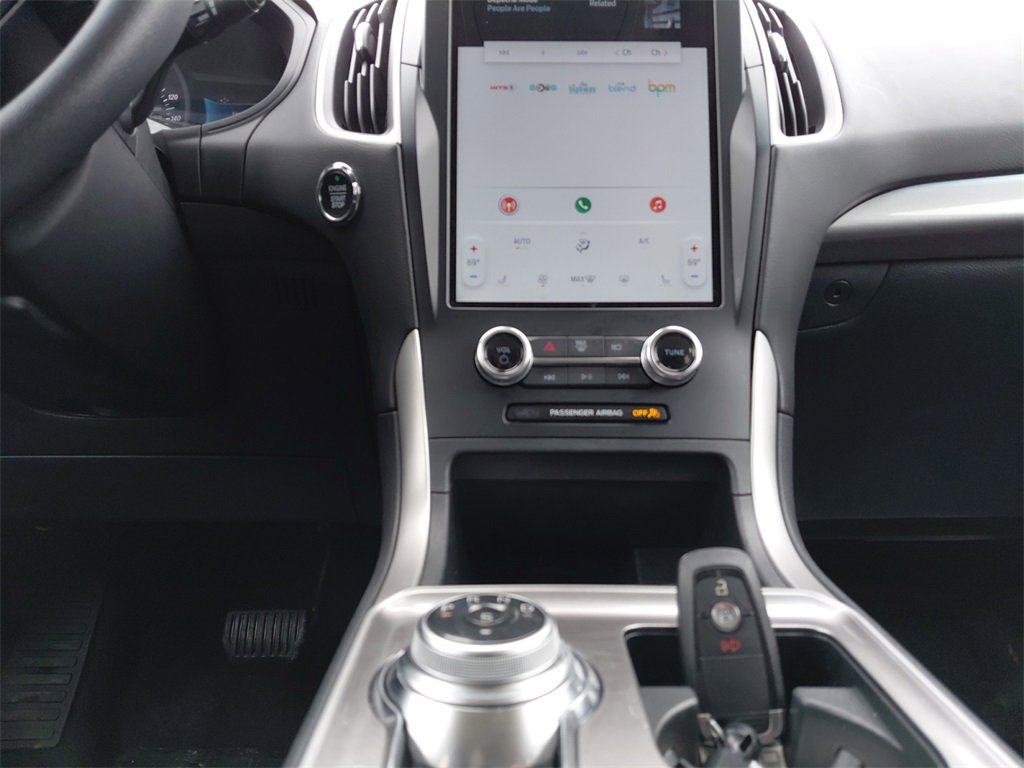 Used 2024 Ford Edge SEL image 11