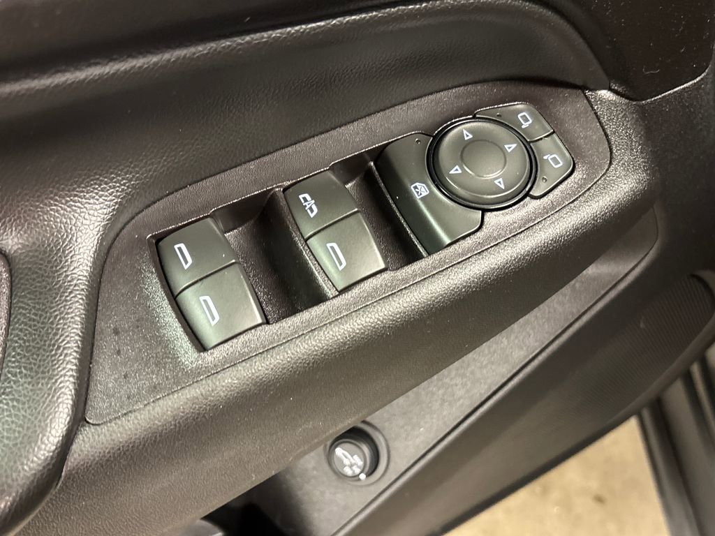 Used 2018 Chevrolet Equinox LT AWD/4WD image 23