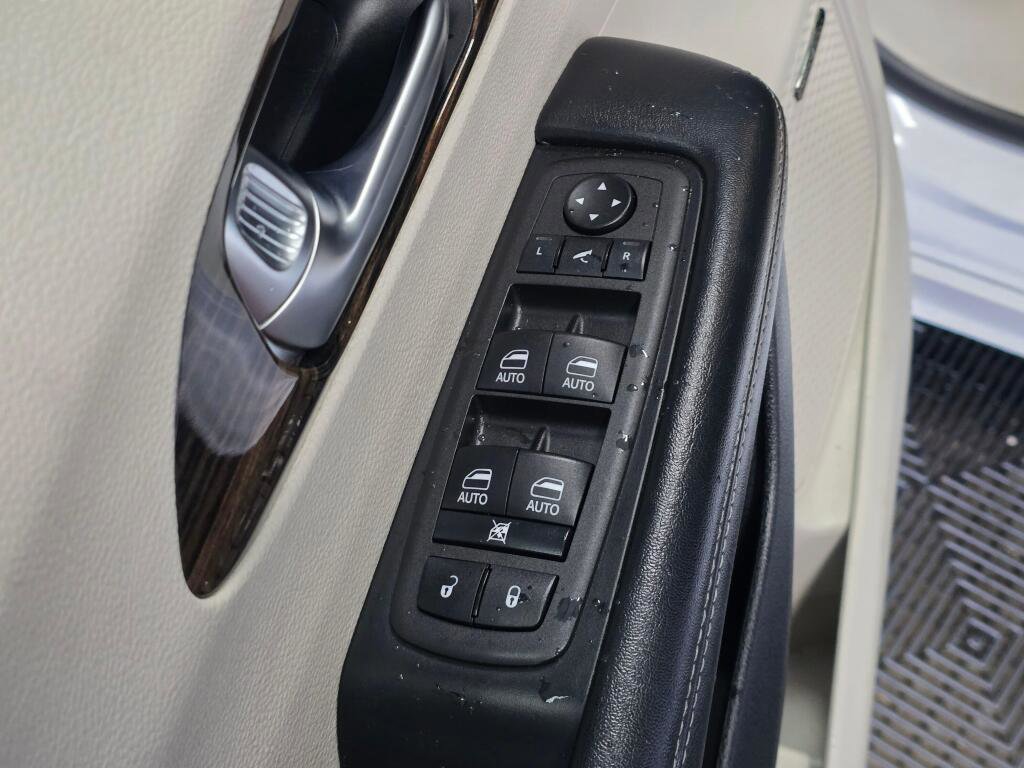 Used 2022 Chrysler Pacifica Limited image 21