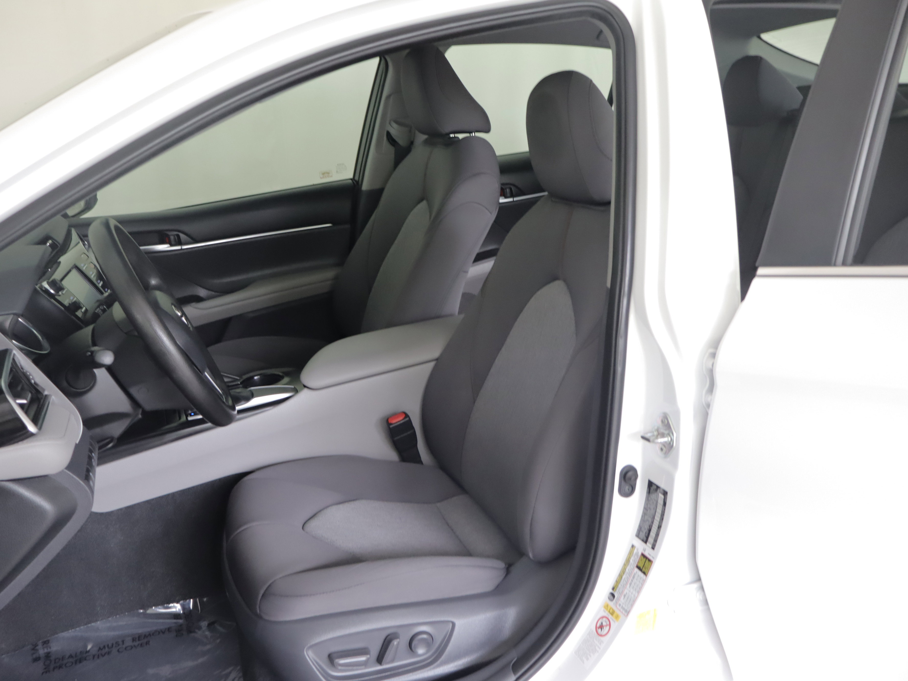 Used 2018 Toyota Camry LE FWD image 7