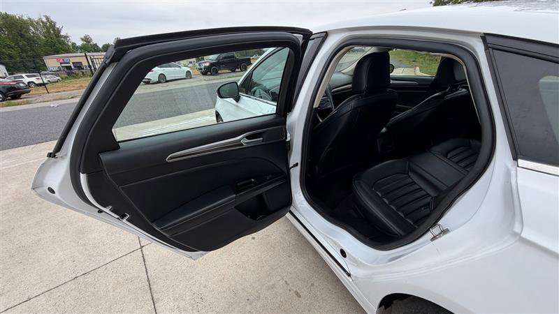 Used 2020 Ford Fusion SEL FWD image 13