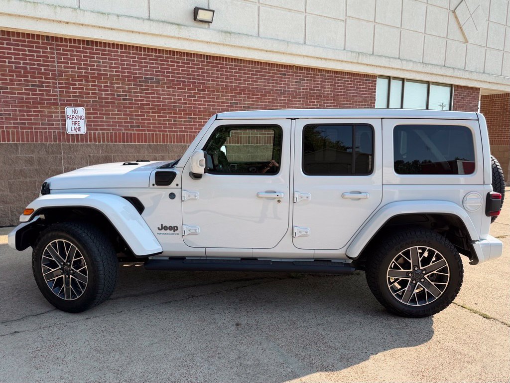 Used 2024 Jeep Wrangler High Altitude AWD/4WD image 3