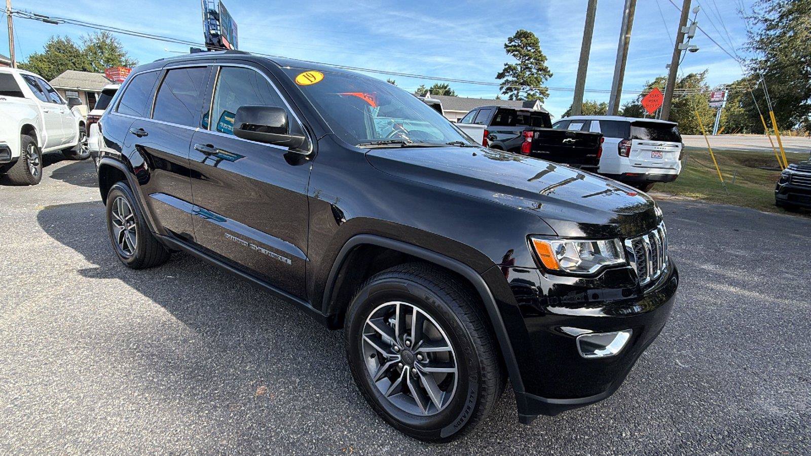 Used 2019 Jeep Grand Cherokee Laredo w/ Laredo X Package RWD image 5