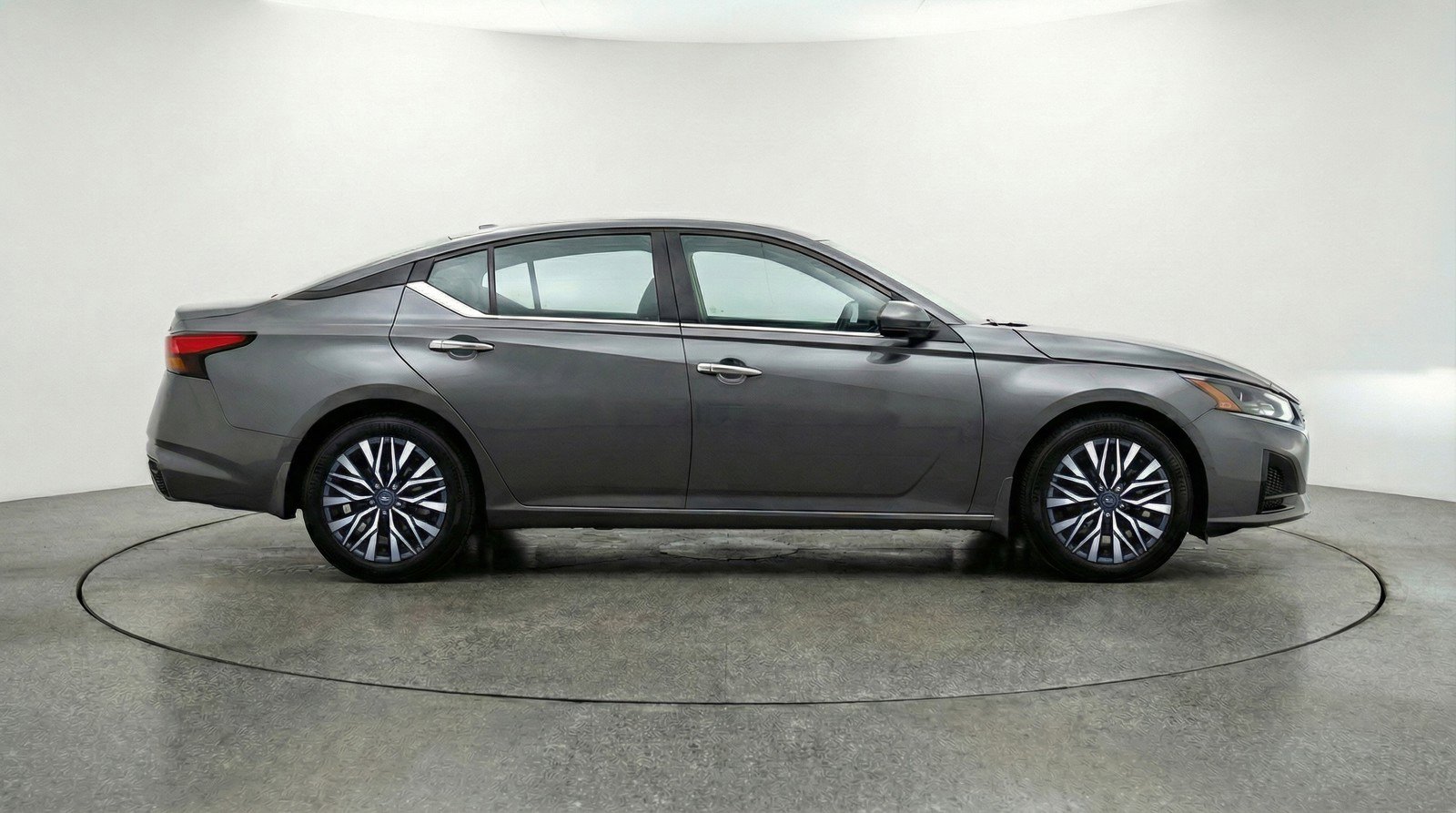 Used 2025 Nissan Altima 2.5 SV image 11