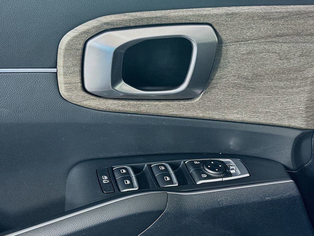 Used 2023 Kia Sorento EX w/ Panoramic Sunroof Package FWD image 18