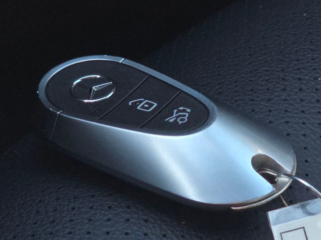 Used 2023 Mercedes-Benz GLC 300 4MATIC image 34