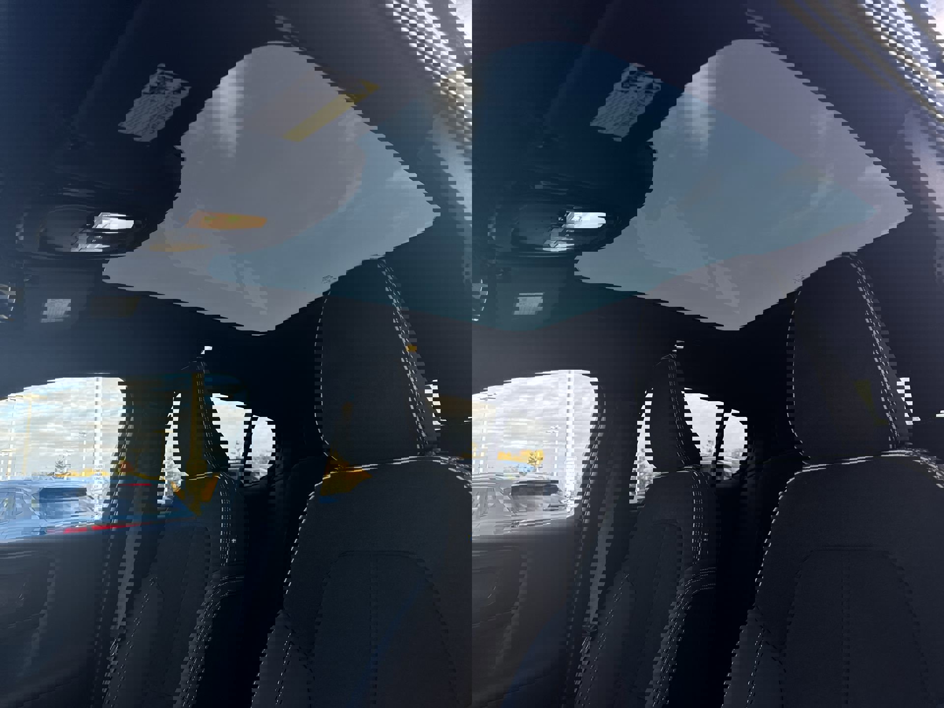 Used 2023 Volvo C40 P8 Recharge Ultimate image 19