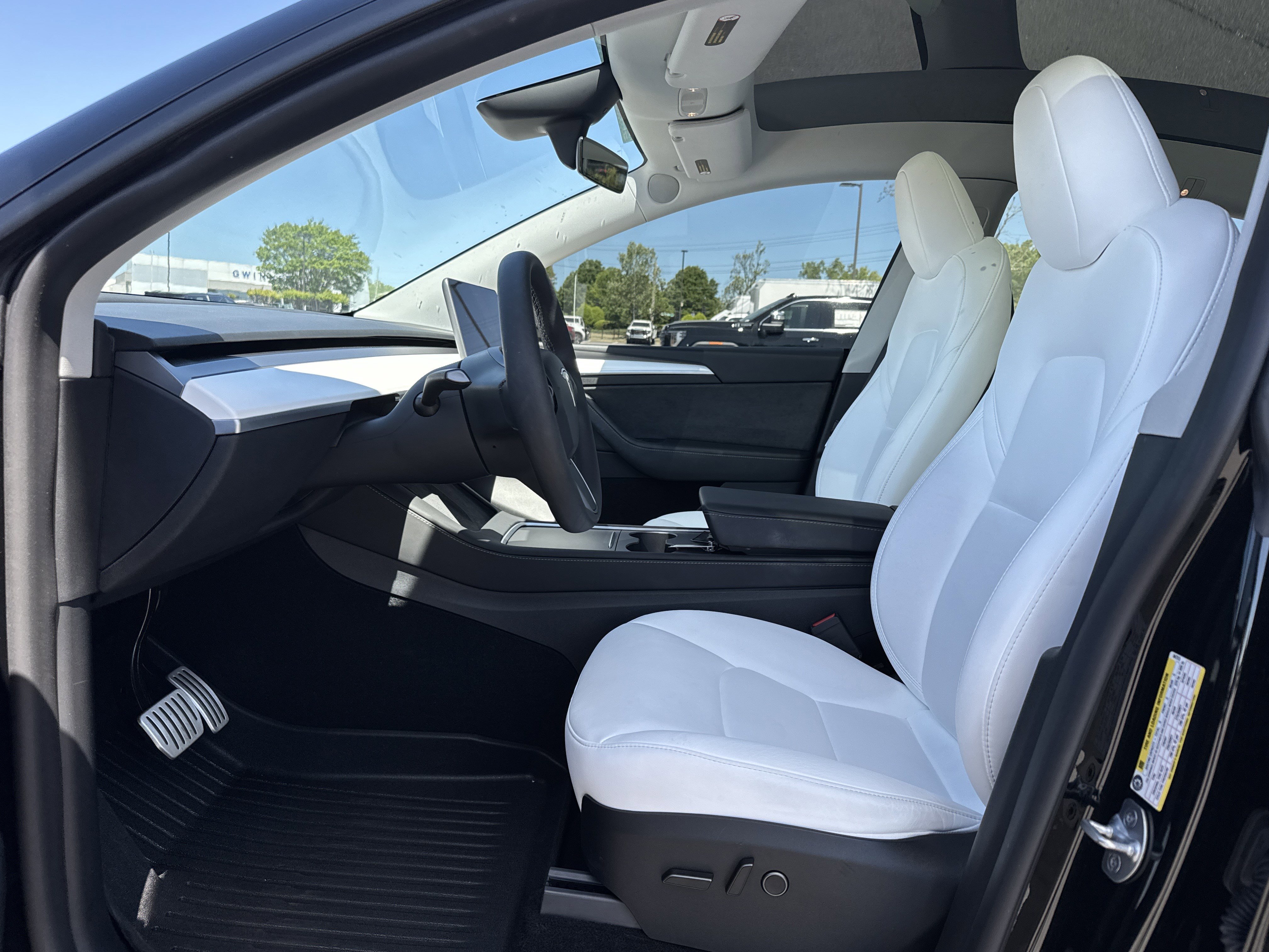 Used 2024 Tesla Model Y Performance AWD/4WD image 16