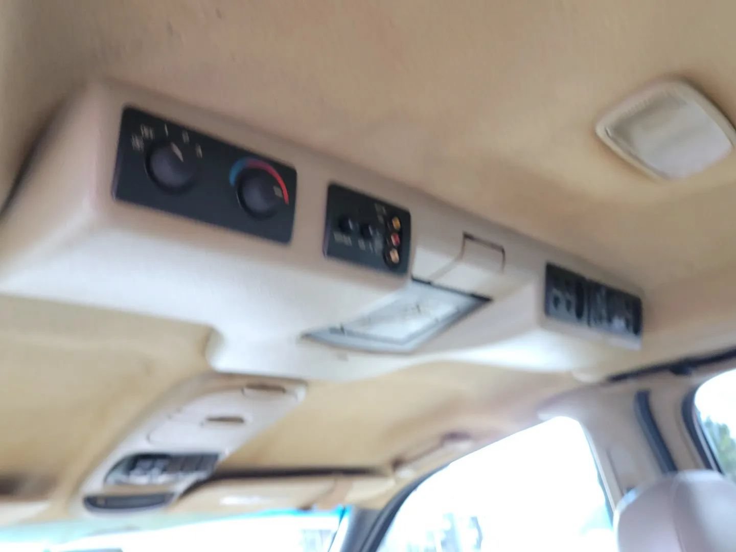 Used 1999 Oldsmobile Silhouette Premiere w/ Towing Pkg FWD image 32