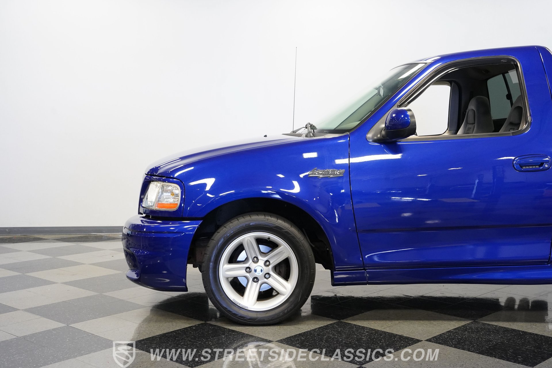 Used 2003 Ford F150 Lightning RWD image 24