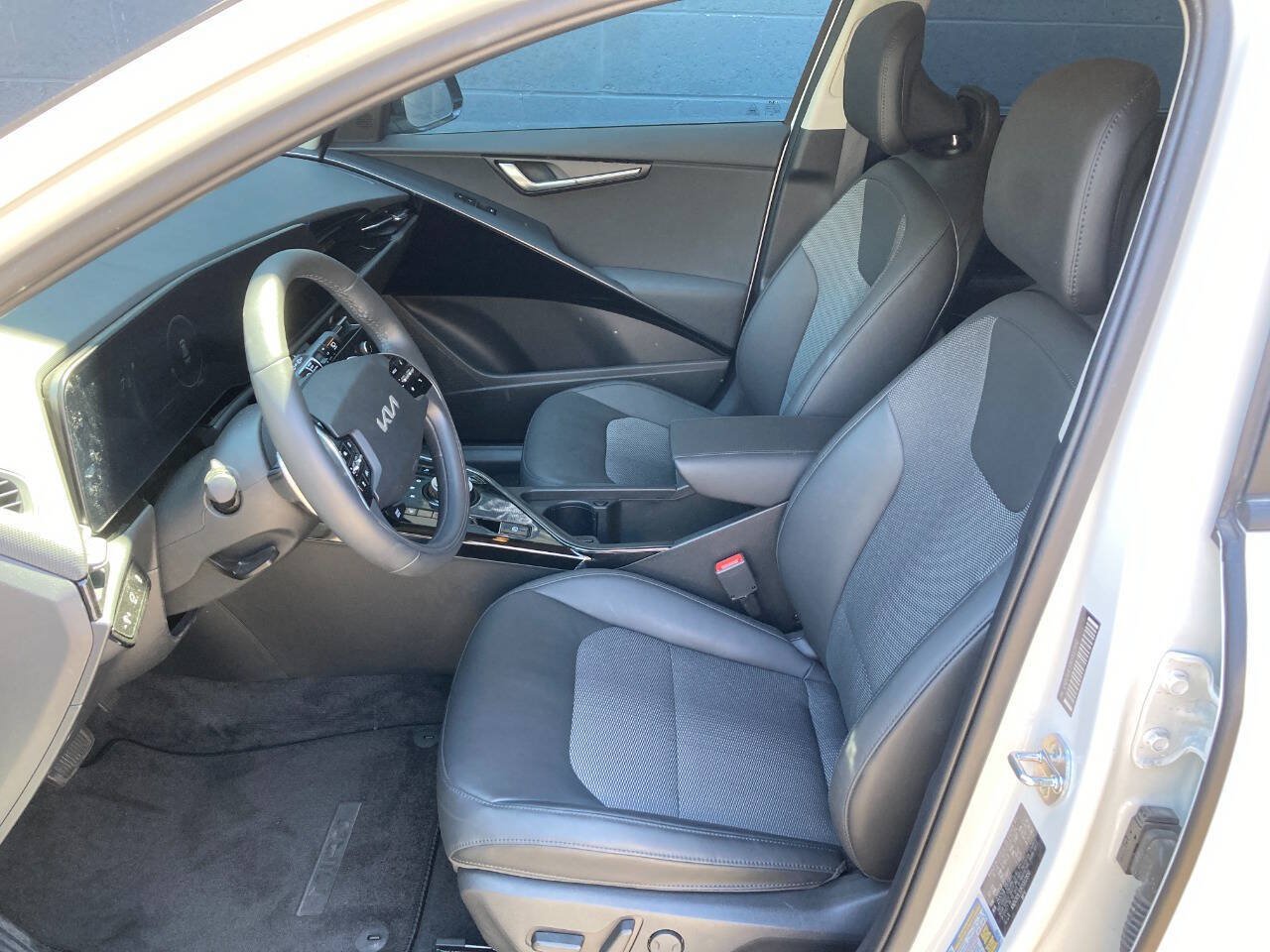 Used 2024 Kia Niro Wind w/ Wind Preserve Package FWD image 9