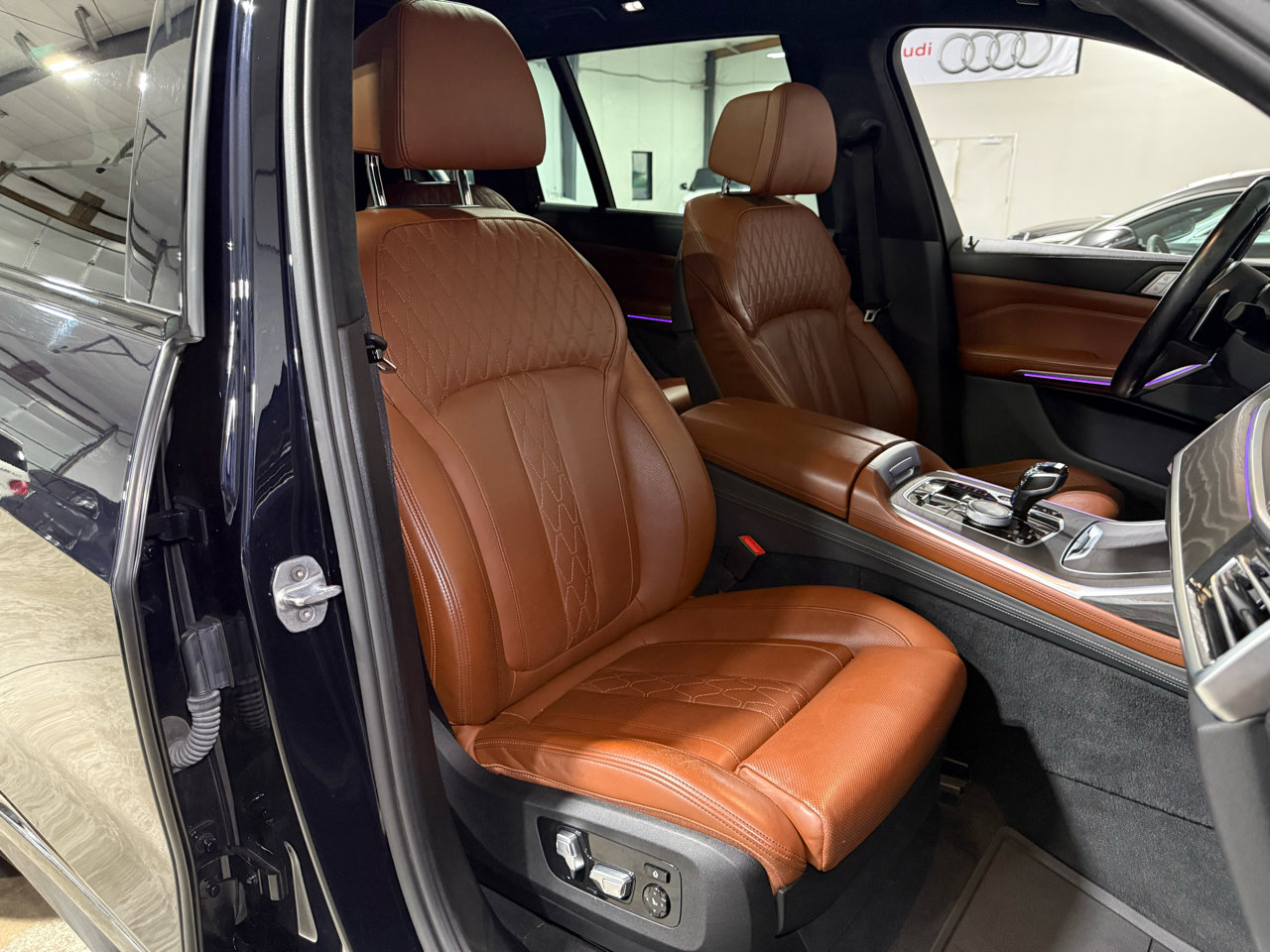 Used 2020 BMW X7 xDrive40i w/ M Sport Package image 29